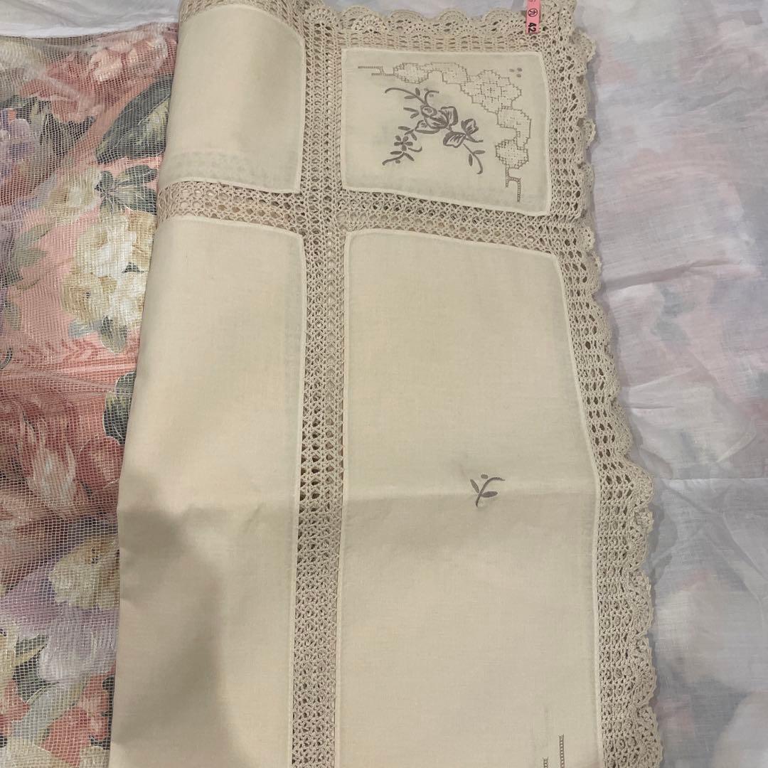 中国　SWATOW 刺繍入り　レース　テーブルクロス