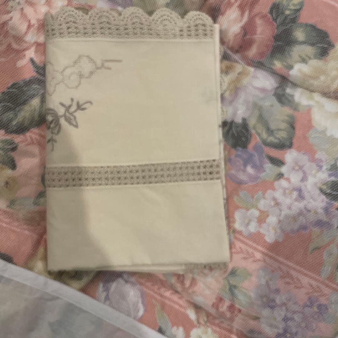 中国　SWATOW 刺繍入り　レース　テーブルクロス