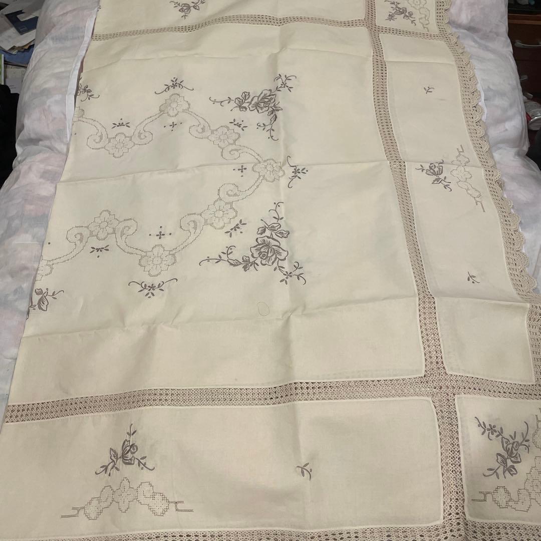 中国　SWATOW 刺繍入り　レース　テーブルクロス