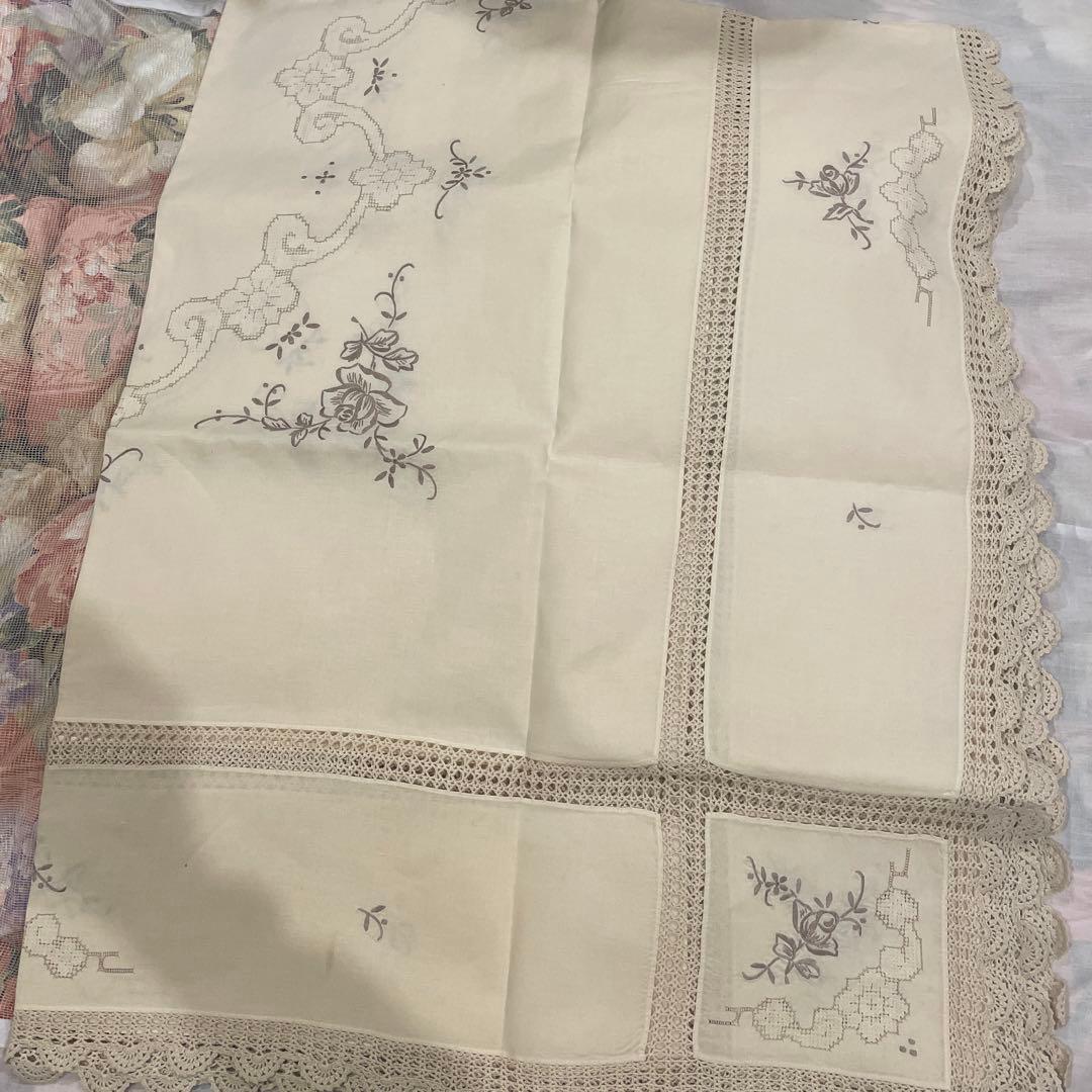 中国　SWATOW 刺繍入り　レース　テーブルクロス