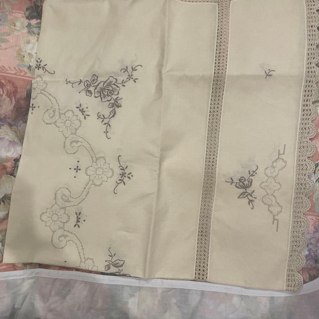 中国　SWATOW 刺繍入り　レース　テーブルクロス