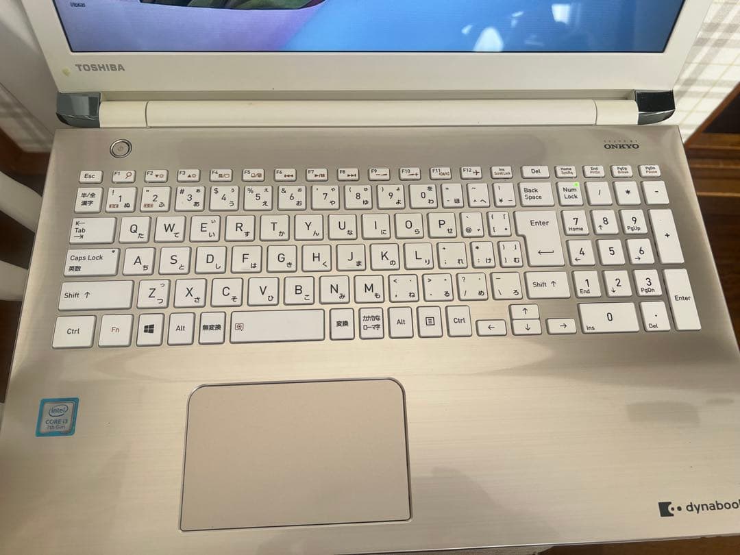 TOSHIBA dynabook 15.6インチ ゴールド