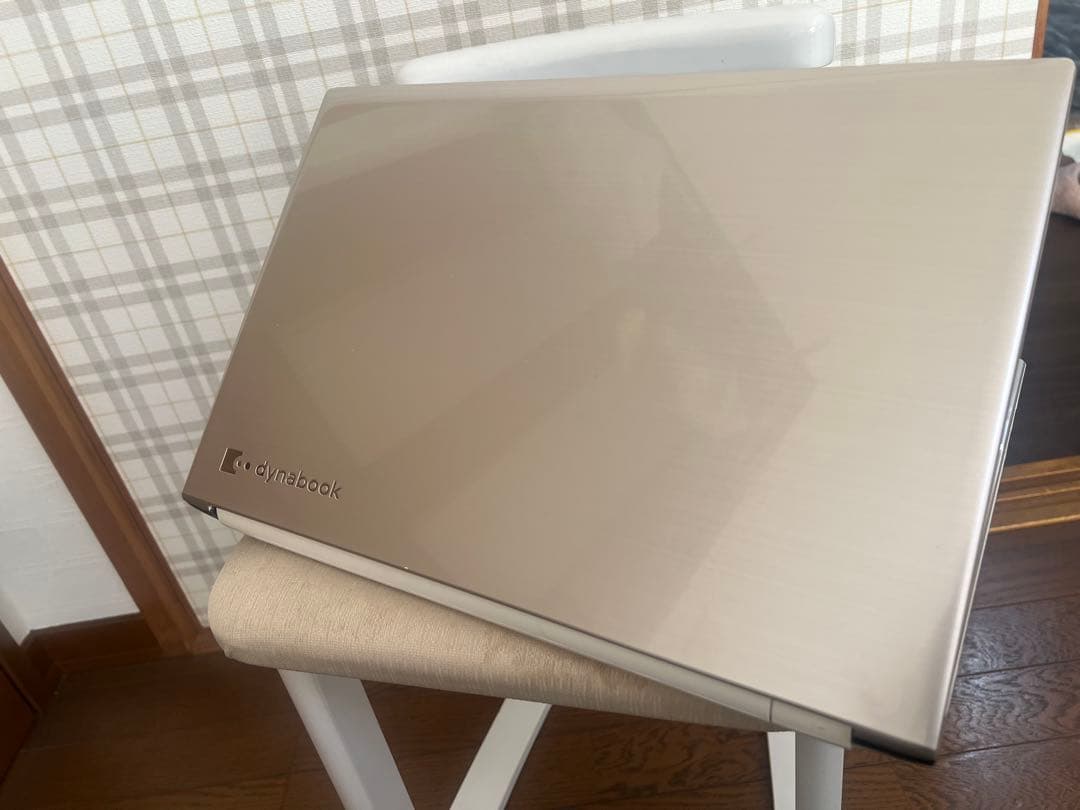 TOSHIBA dynabook 15.6インチ ゴールド