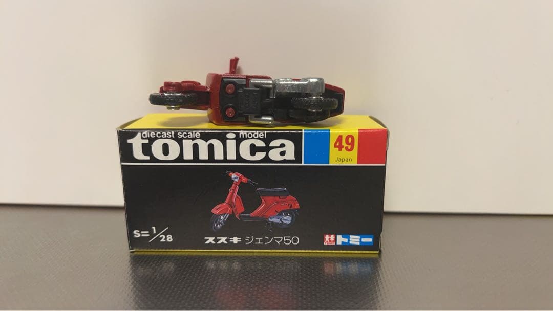トミカ ジェンマ50 赤 黒箱