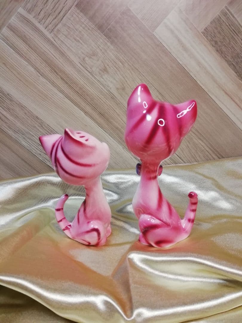 激レア!!ピンクの猫ちゃん　ペア置物