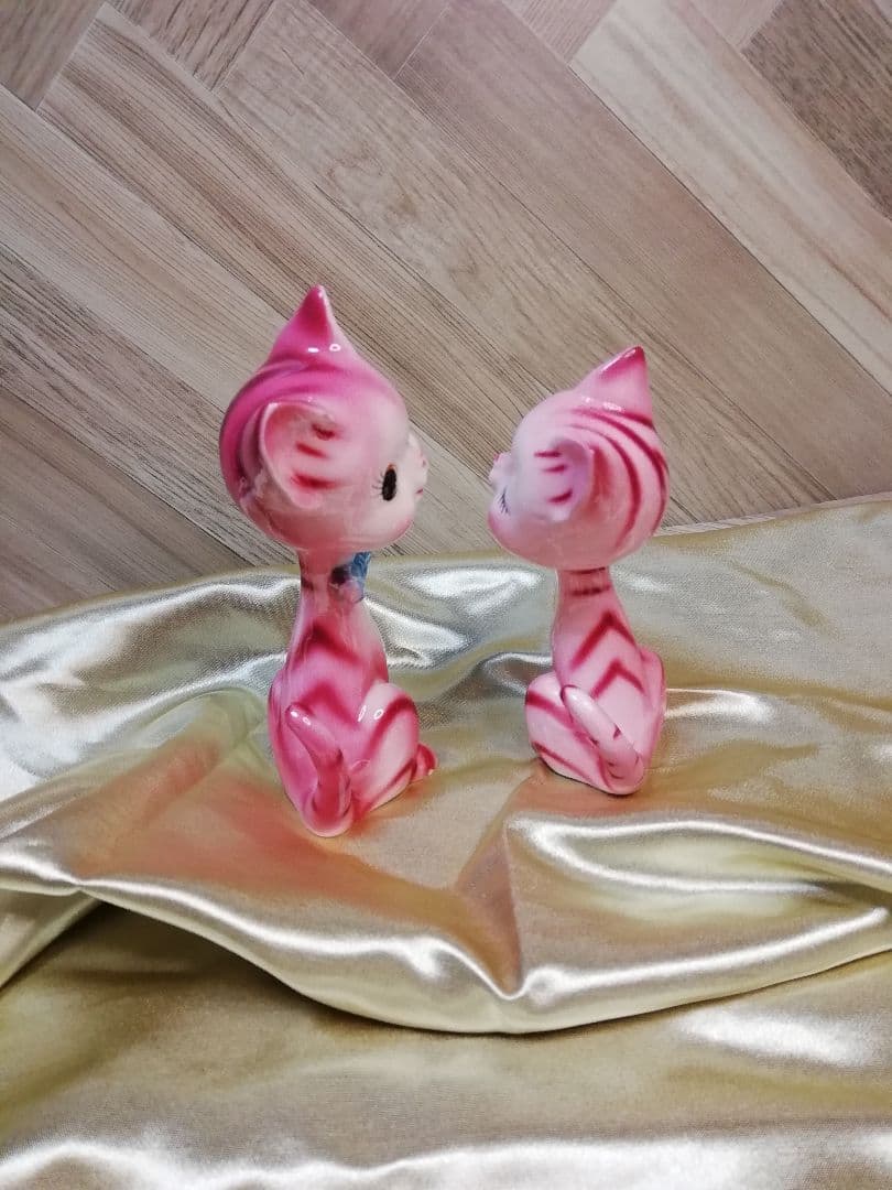 激レア!!ピンクの猫ちゃん　ペア置物