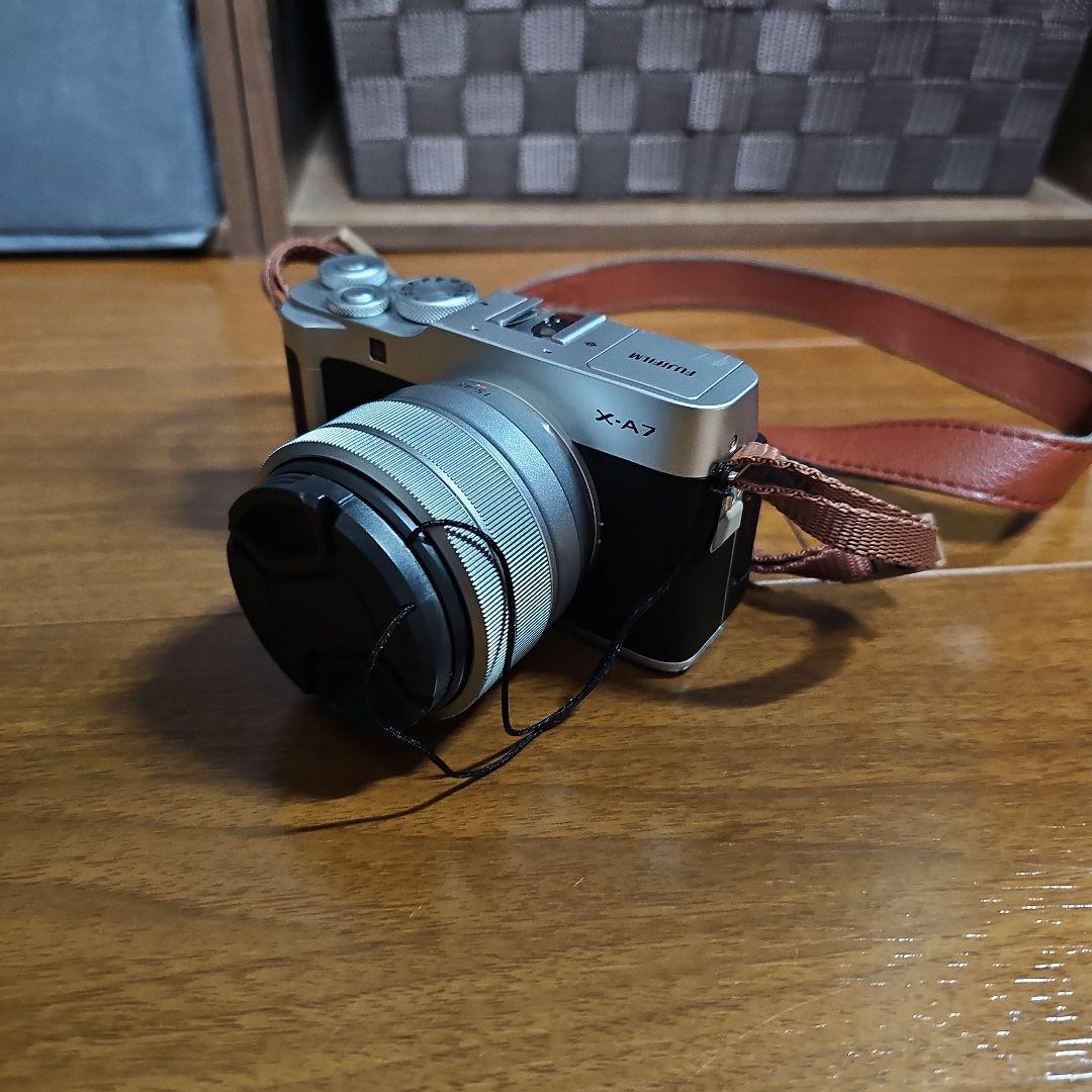 FUJIFIM X-A7 ミラーレスカメラ　動作良品