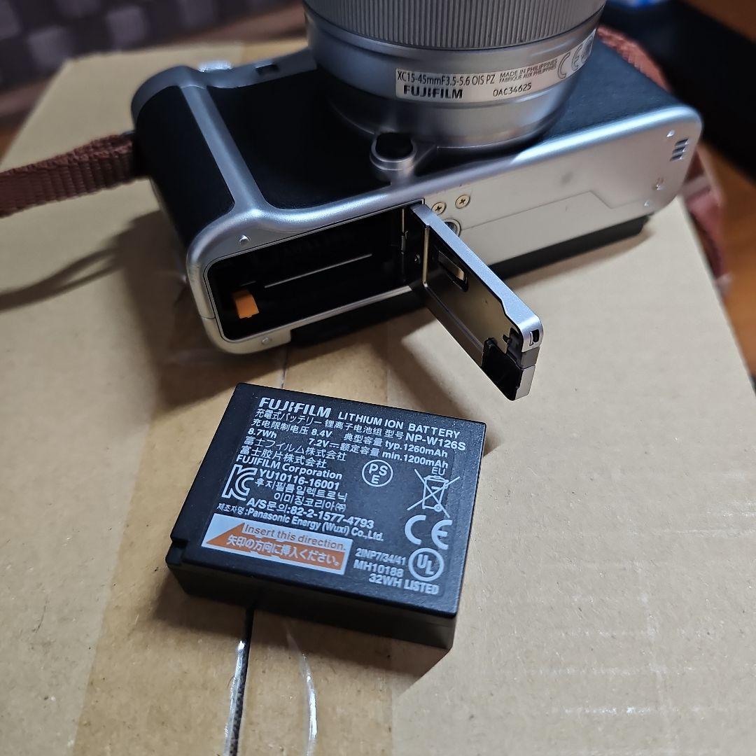 FUJIFIM X-A7 ミラーレスカメラ　動作良品