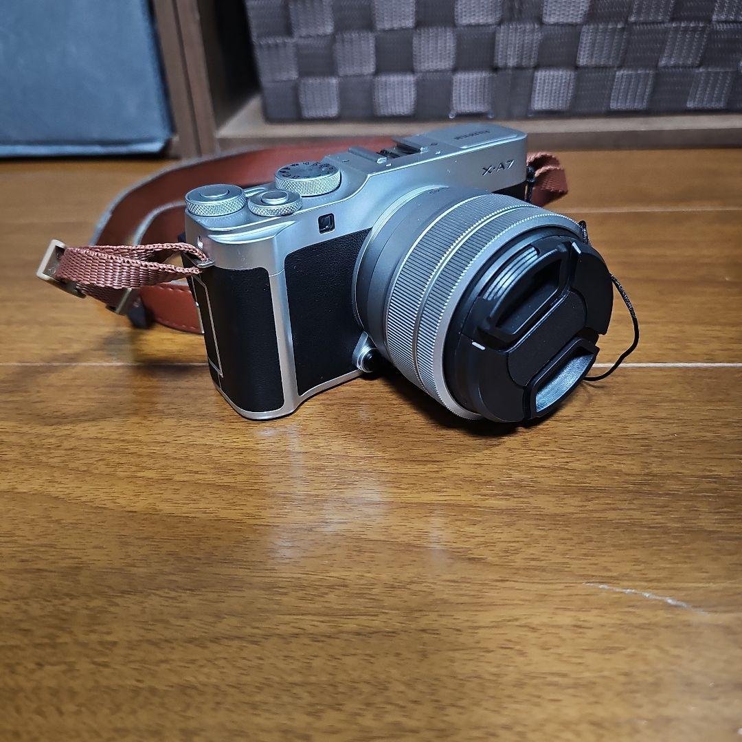 FUJIFIM X-A7 ミラーレスカメラ　動作良品