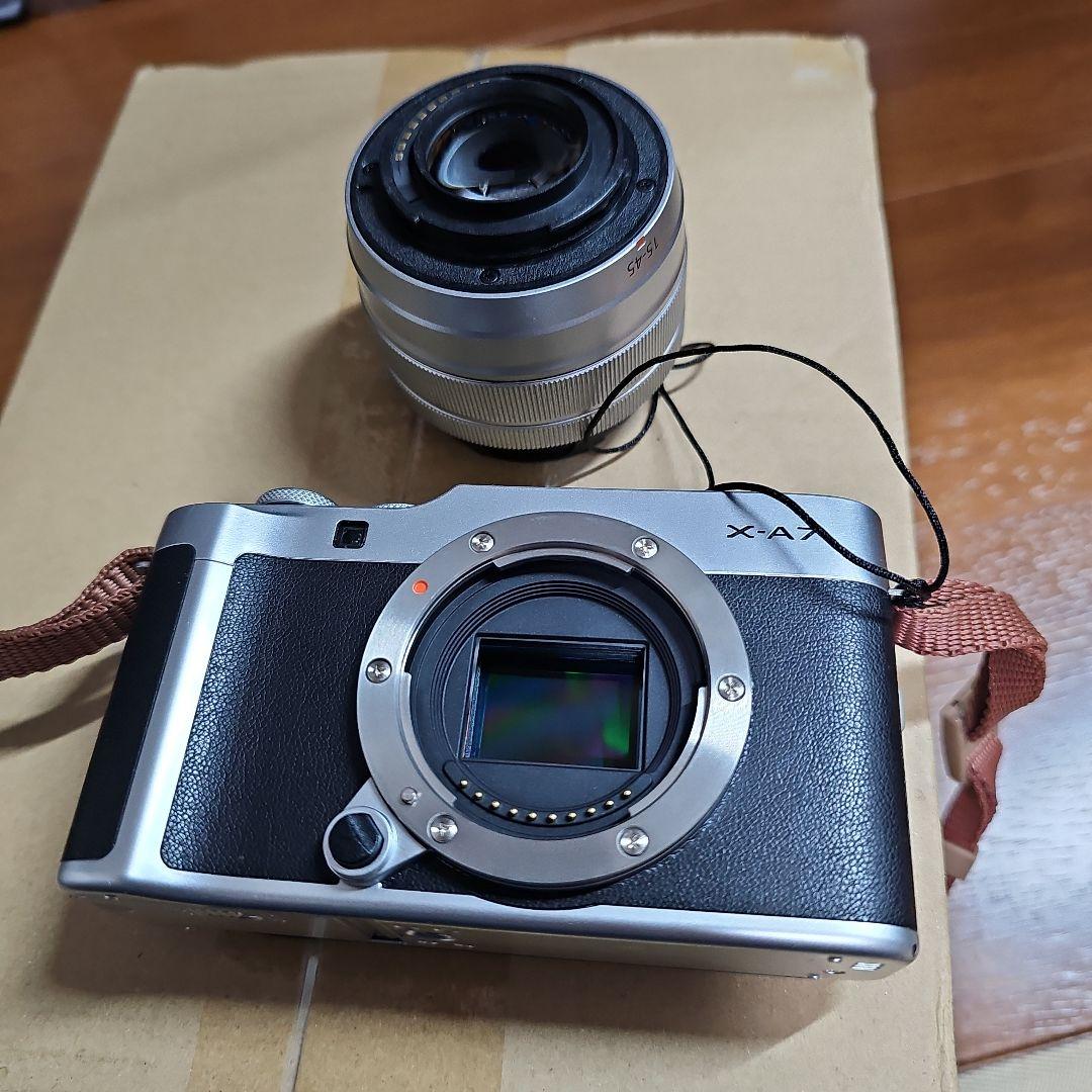 FUJIFIM X-A7 ミラーレスカメラ　動作良品