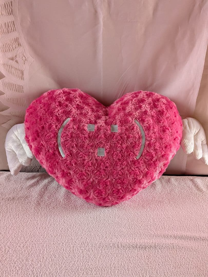 ハート型クッション（翼付き）ピンク.ホワイト計3個です　大サイズ