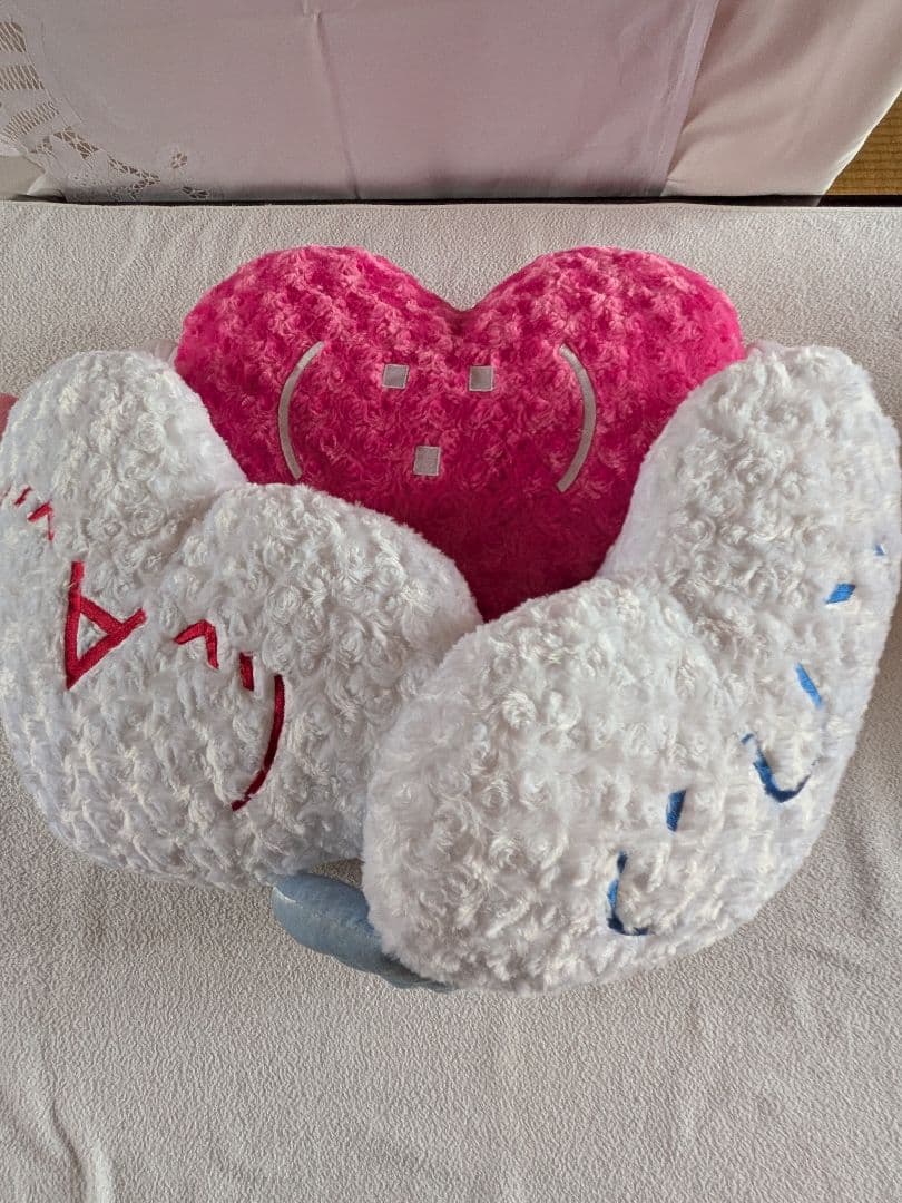 ハート型クッション（翼付き）ピンク.ホワイト計3個です　大サイズ
