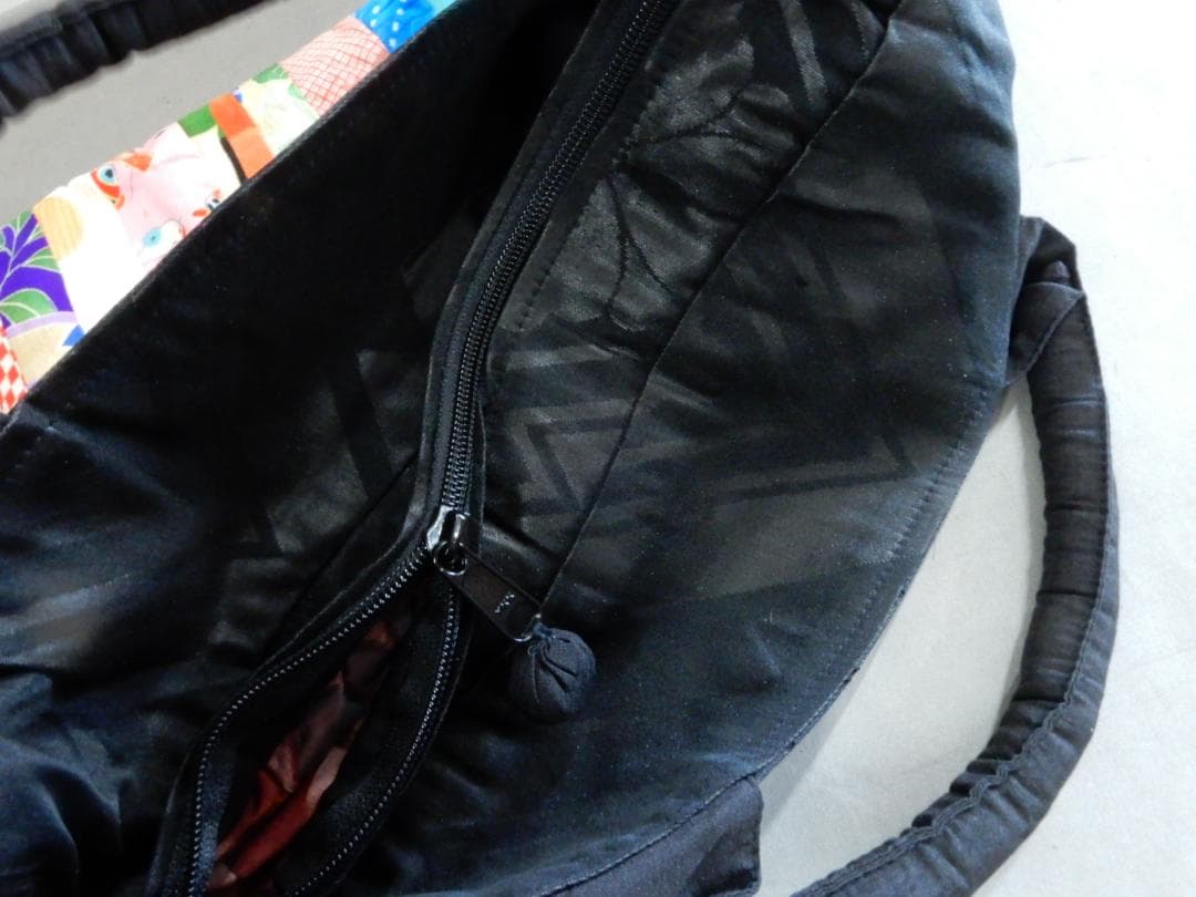 正絹・未使用品・ファスナー付・大きな古布の創作バック・カラフル・楽しいバック