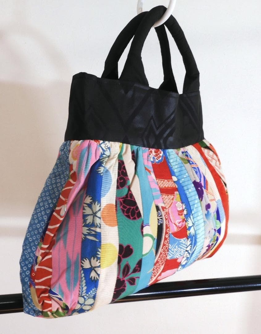 正絹・未使用品・ファスナー付・大きな古布の創作バック・カラフル・楽しいバック