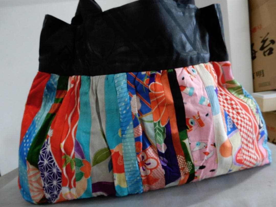 正絹・未使用品・ファスナー付・大きな古布の創作バック・カラフル・楽しいバック