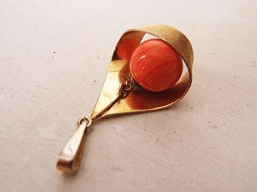 珊瑚 コーラル ペンダントヘッド 丸玉15㎜ゴールド色