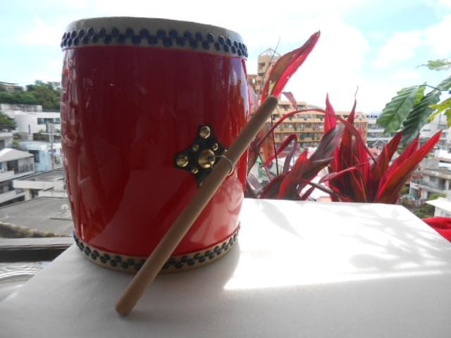 ☆限定未使用(送料無料)14.980円Nエイサー小太鼓24cm*31cm 撥付