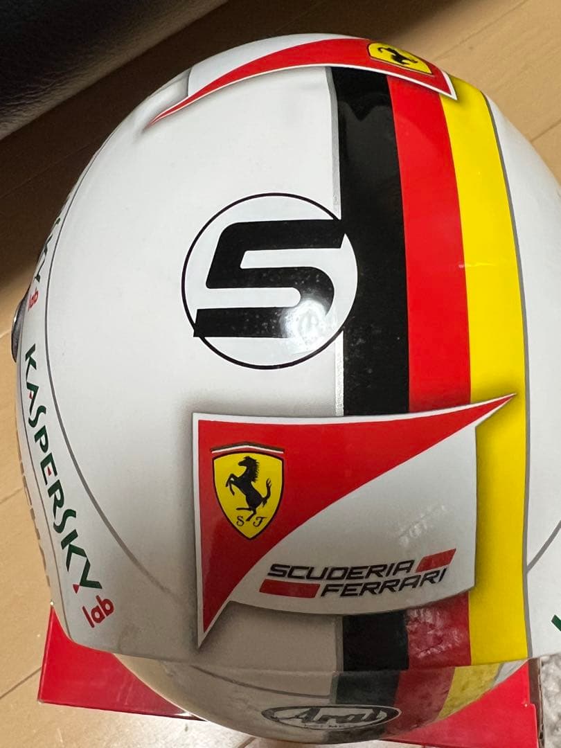 セバスチャン・ベッテル フェラーリ 2015年 1/2 ヘルメット