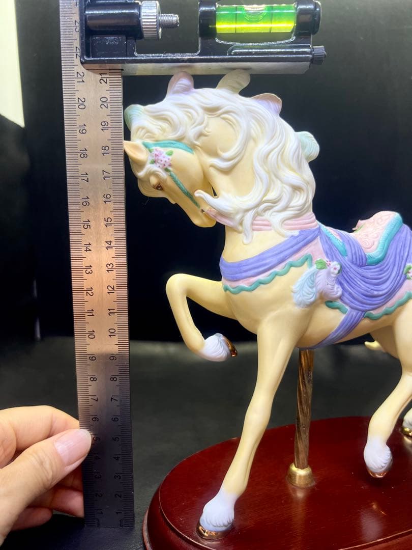 陶器製 馬の置物 花の装飾付き