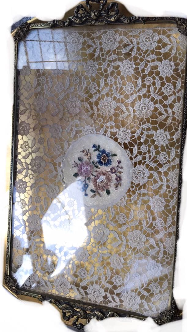 ベルサイユ姫系　パリ購入フランスアンティーク　プチポワン　真鍮脚付　ガラストレイ