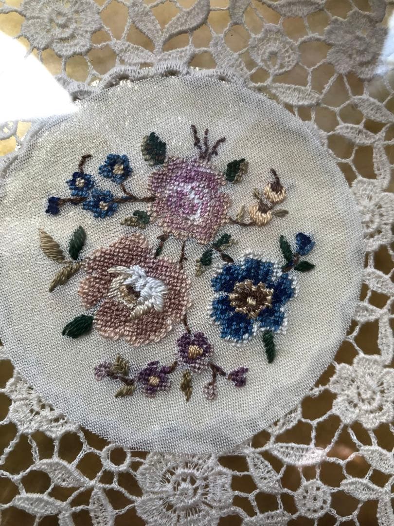 ベルサイユ姫系　パリ購入フランスアンティーク　プチポワン　真鍮脚付　ガラストレイ