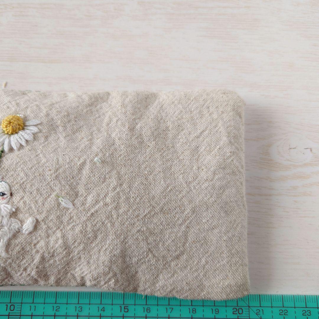 手刺繍入あずき/小豆のアイピロー【うさことカモミール】