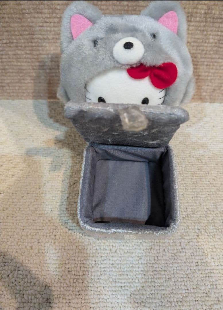 北海道限定　ハローキティ　銀ギツネ　ぬいぐるみ2004年　ぬいぐるみ小物入れ