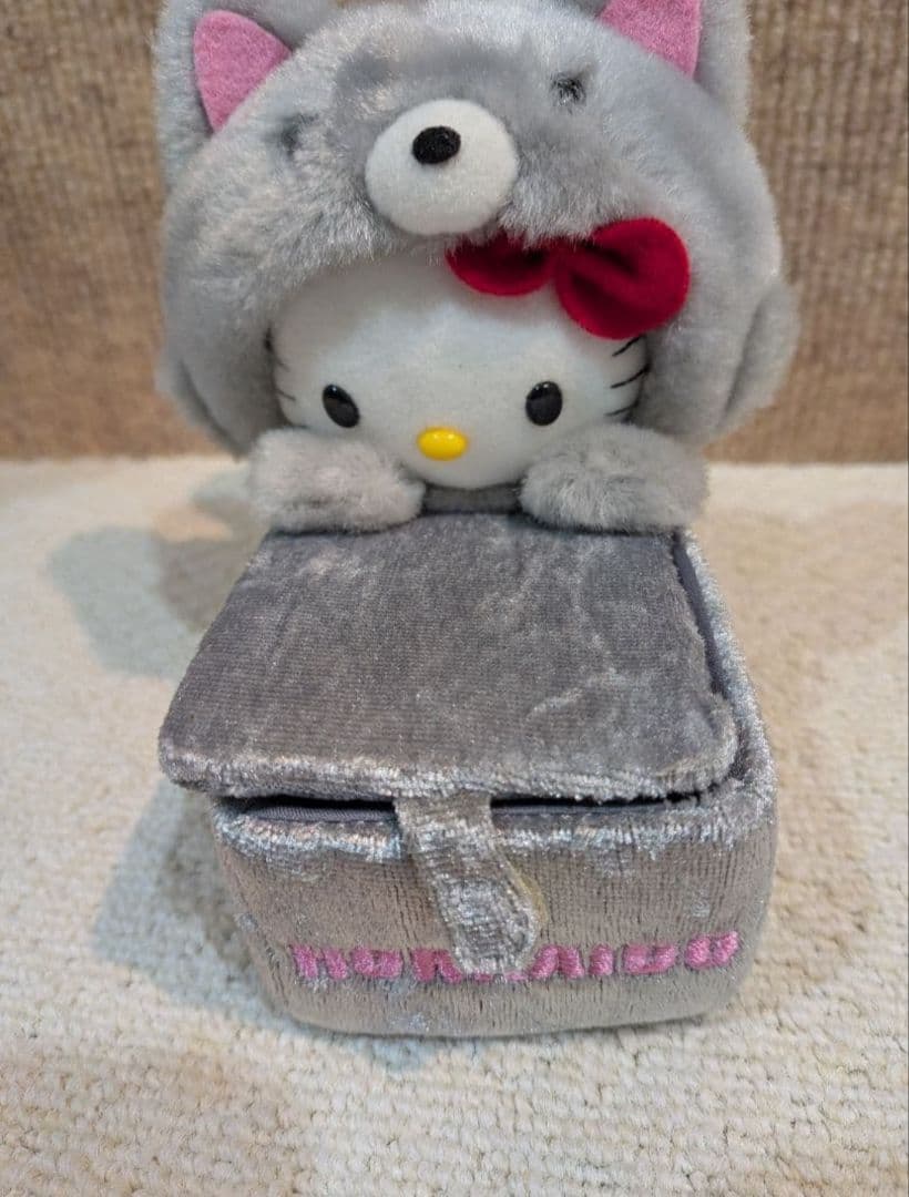 北海道限定　ハローキティ　銀ギツネ　ぬいぐるみ2004年　ぬいぐるみ小物入れ