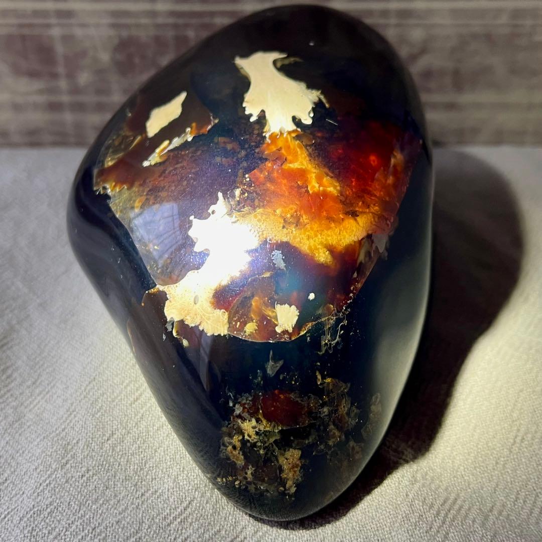 琥珀 原石 チェリーレッド ブルー アンバー 巨大 レア 天然石 化石 鑑賞石