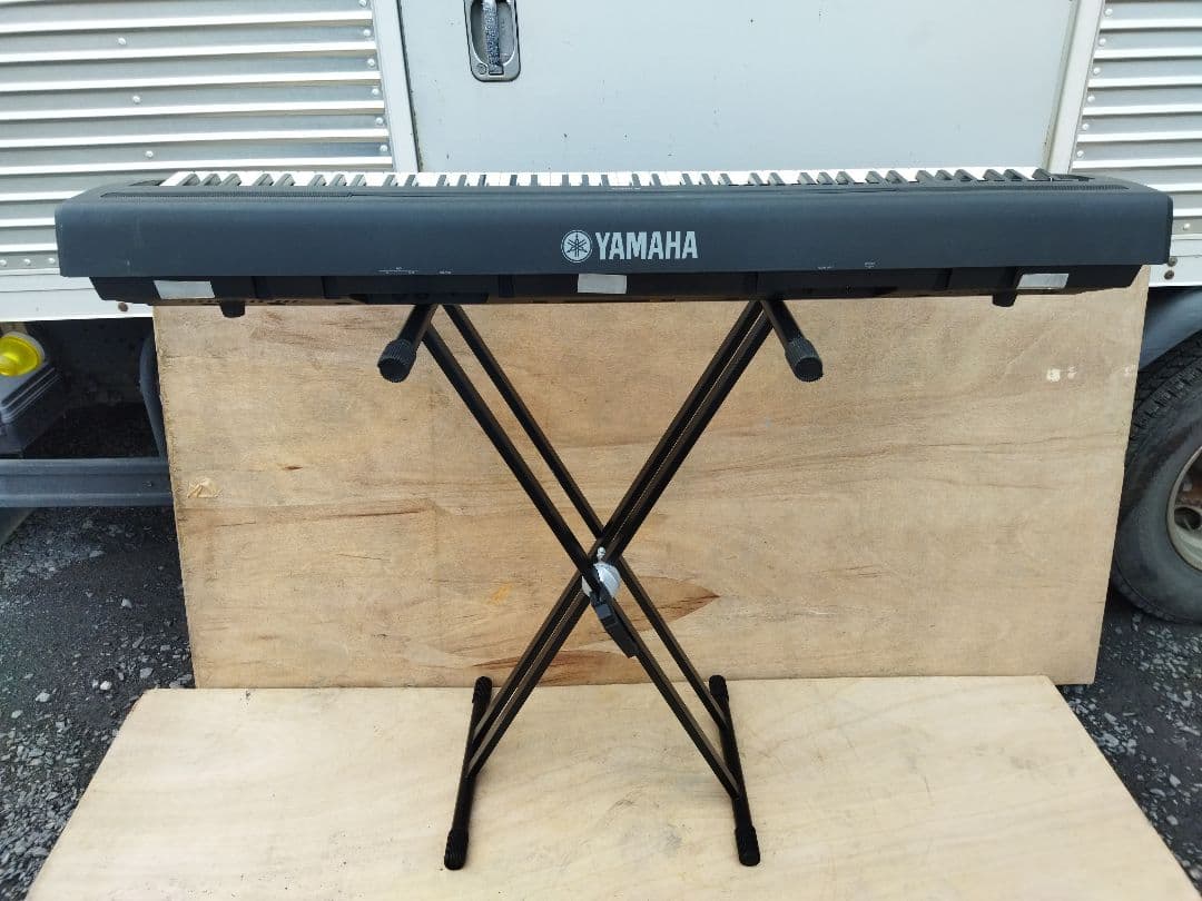 ヤマハ　YAMAHA　電子ピアノ スタンド付　P-95 動作OK