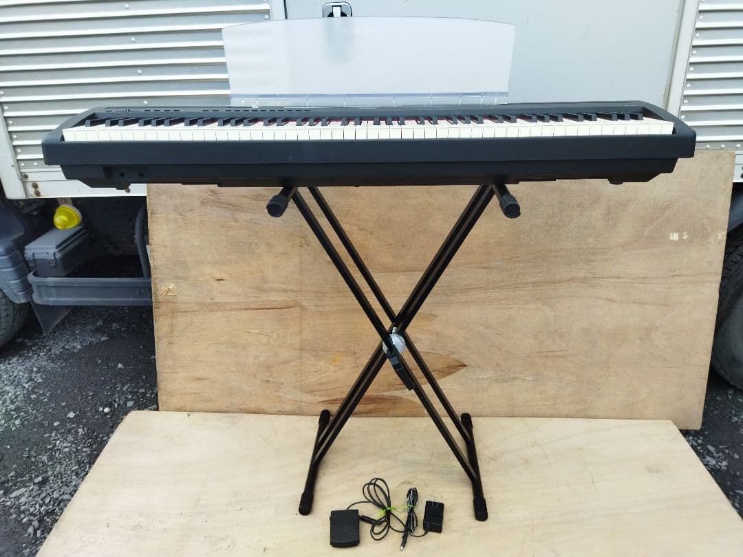 ヤマハ　YAMAHA　電子ピアノ スタンド付　P-95 動作OK
