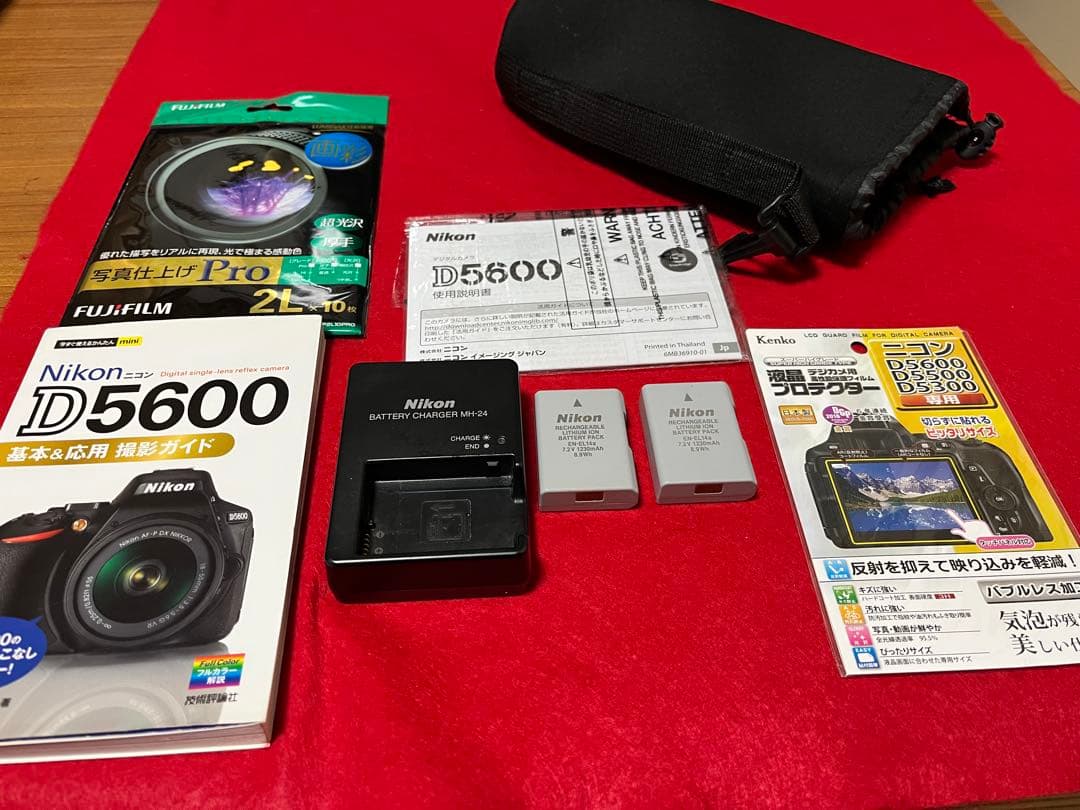 Nikon D5600 デジタル一眼レフカメラ　レンズ2本 使用説明書等セット