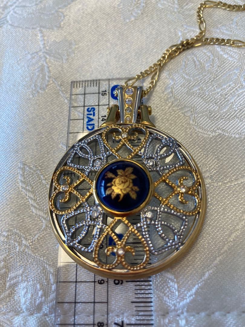 LIMOGES ポーセリン ルーペの ネックレス