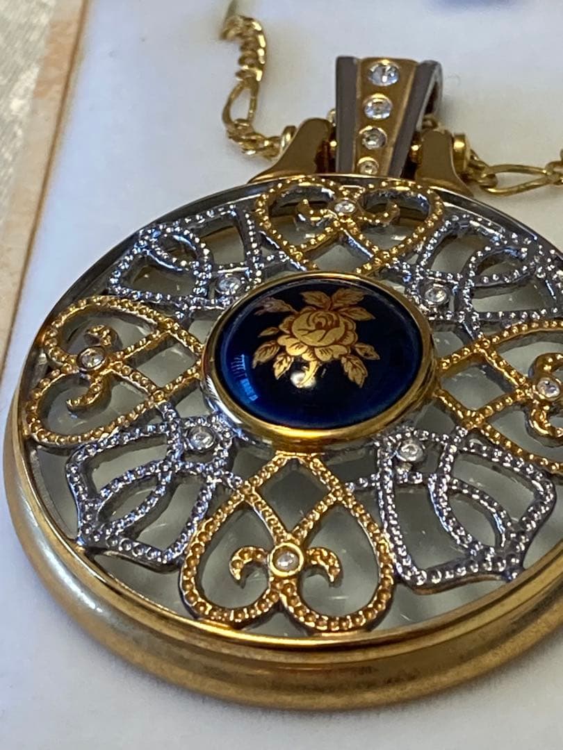 LIMOGES ポーセリン ルーペの ネックレス
