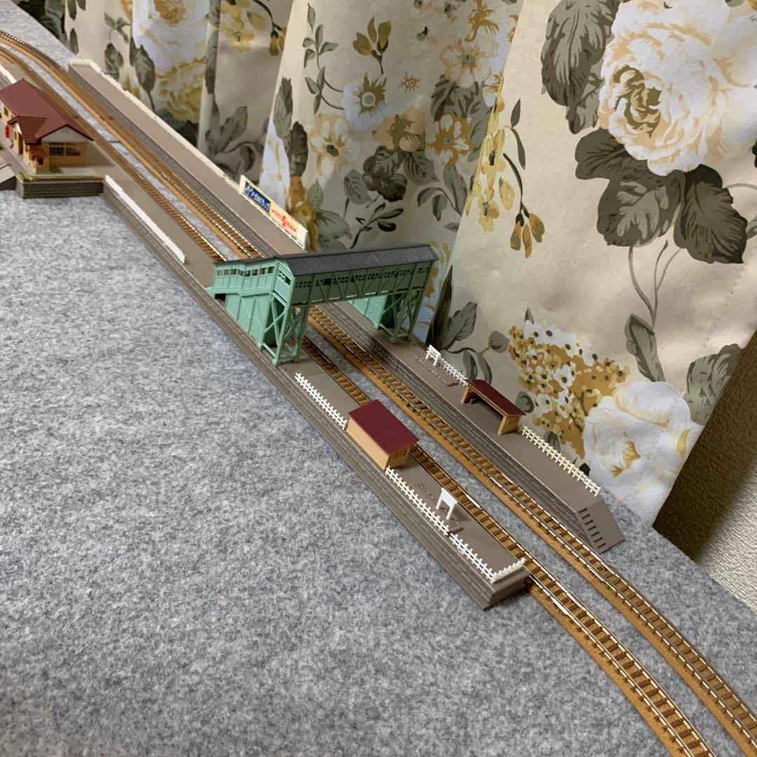 Nゲージ　トミックス製　跨線橋と機関庫のある複線ローカルレイアウトセット！