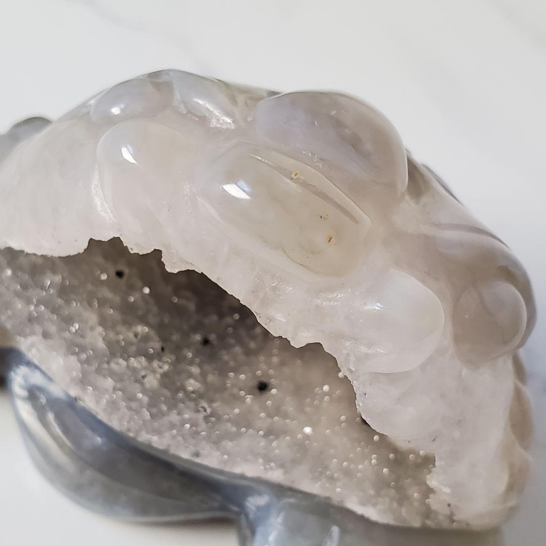 スマイルメノウ　三脚蟾蜍 手彫り