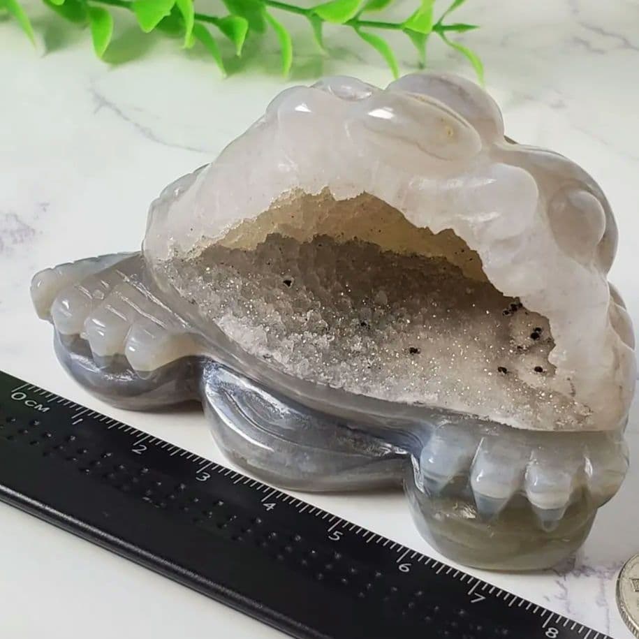 スマイルメノウ　三脚蟾蜍 手彫り