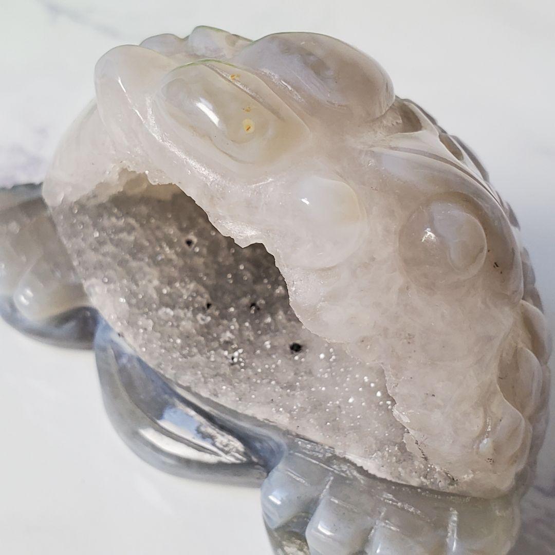 スマイルメノウ　三脚蟾蜍 手彫り