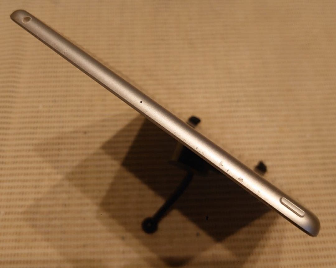 完動品液晶無傷iPad第8世代(A2270)本体32GB送料込0Q1GD