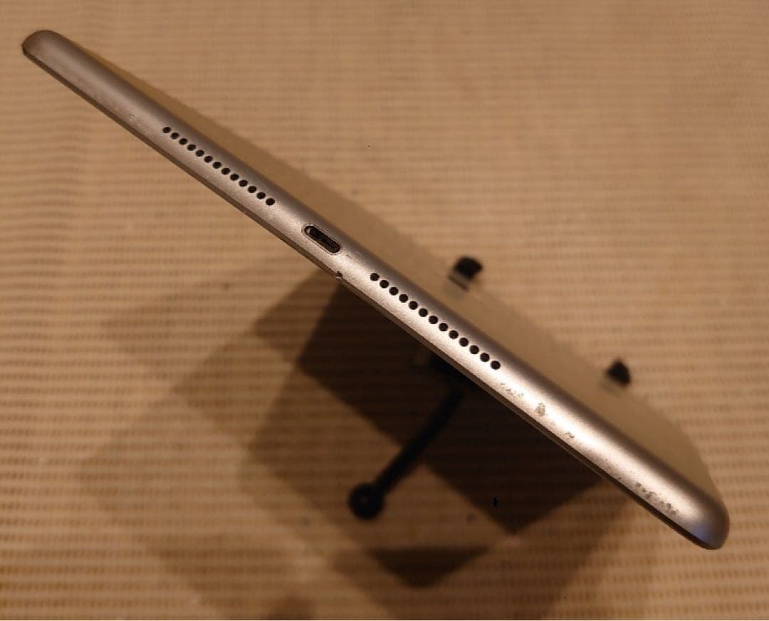 完動品液晶無傷iPad第8世代(A2270)本体32GB送料込0Q1GD