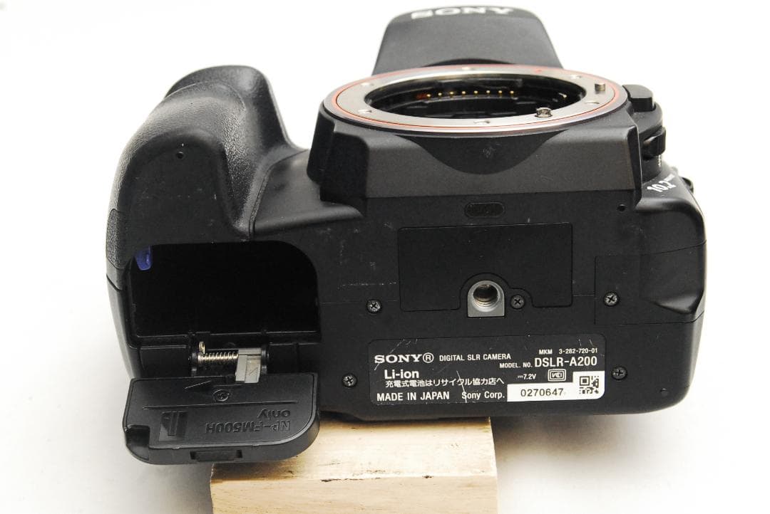SONY α200/DT 3.5-5.6/18-70mm (良品）