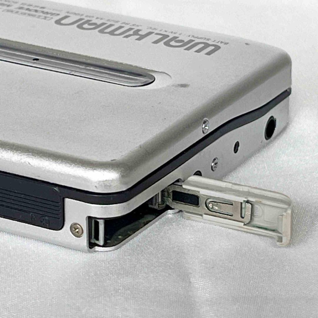 通電OK　SONY WM-EX677　シルバー　ウォークマン　ソニー　ジャンク