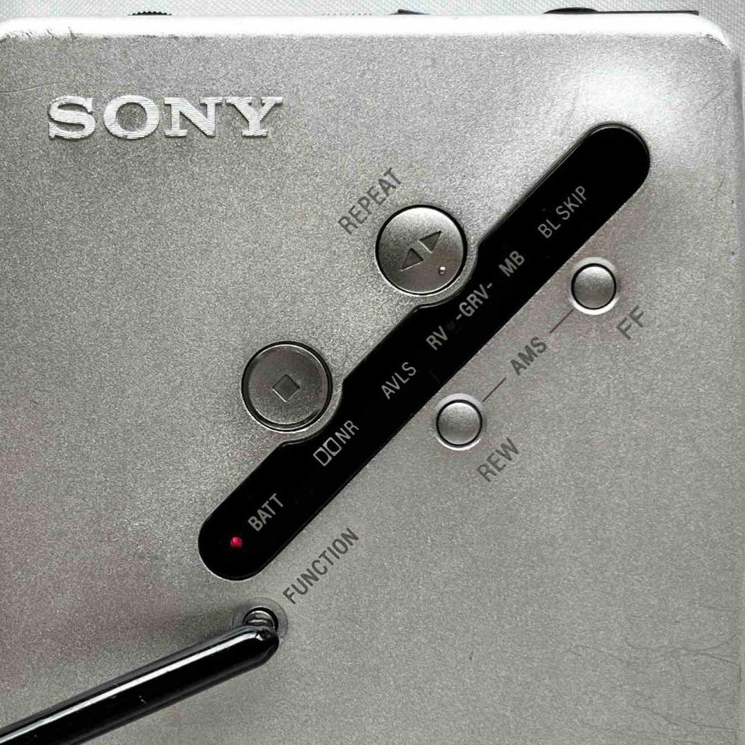 通電OK　SONY WM-EX677　シルバー　ウォークマン　ソニー　ジャンク