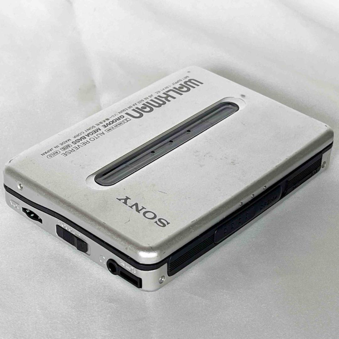 通電OK　SONY WM-EX677　シルバー　ウォークマン　ソニー　ジャンク