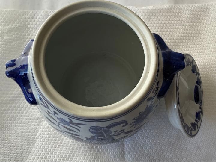 珍しいデザイン　染付 植物の紋 双耳蓋付き 焼き物壺アンティーク