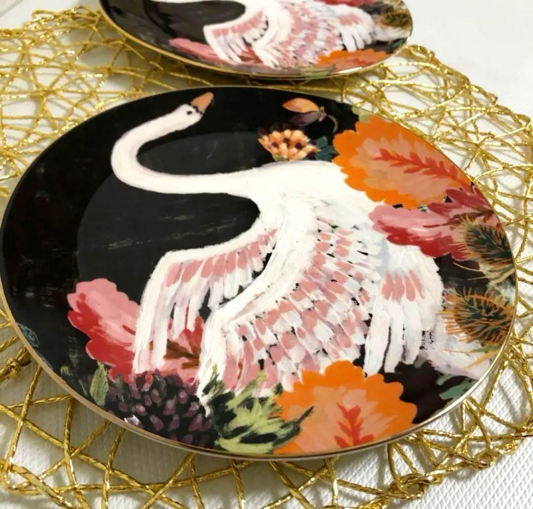 【新品】プレート2枚（陶器）白鳥は幸運や純粋さ、永遠の愛の象徴　白鳥　スワン