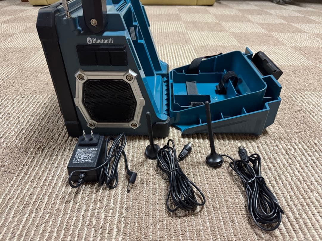 Makita TV + RADIO ポータブルテレビ