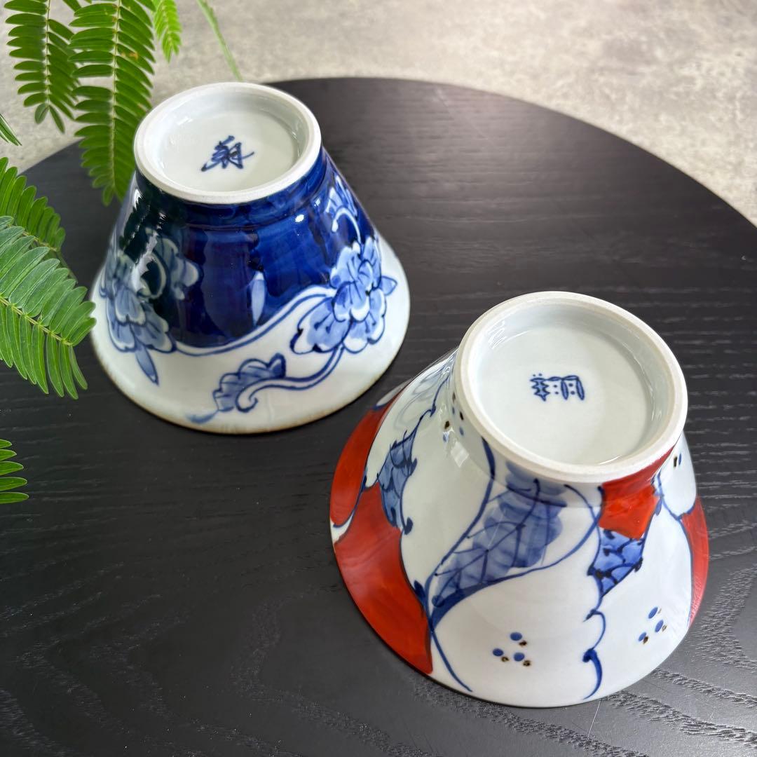 568碗　二柄　赤絵ザクロ　ボタン唐草　赤　青　飯碗　夫婦茶碗　ペア 万博　食器