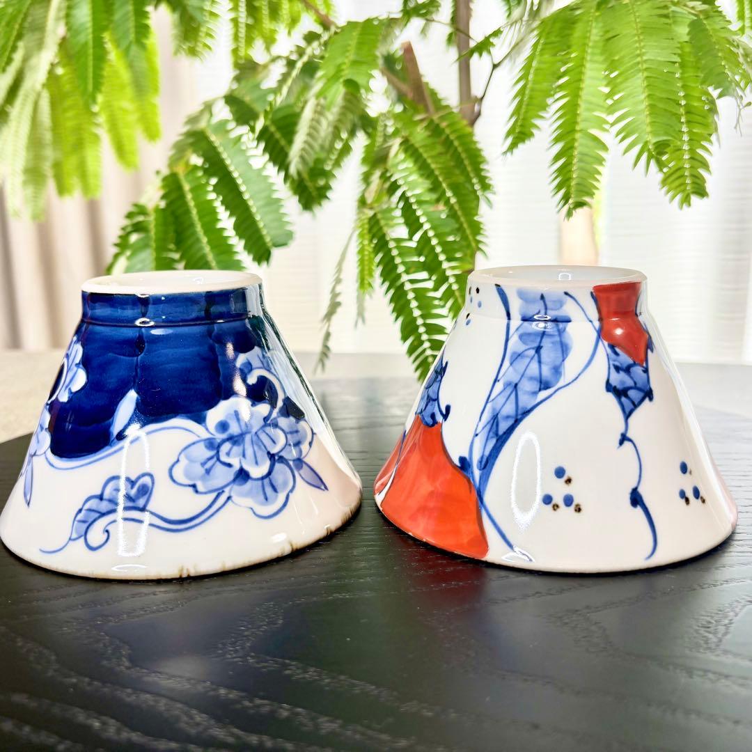 568碗　二柄　赤絵ザクロ　ボタン唐草　赤　青　飯碗　夫婦茶碗　ペア 万博　食器