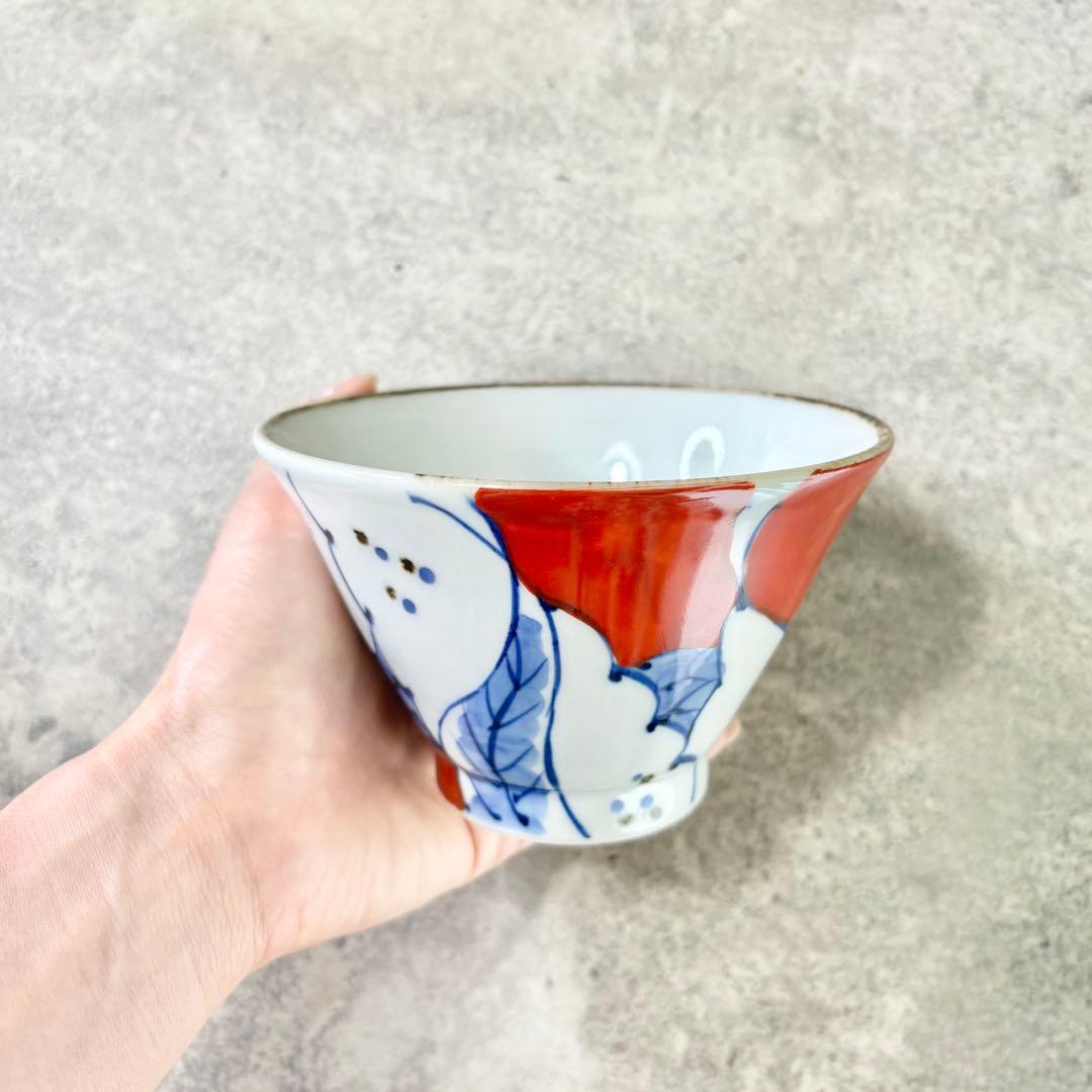 568碗　二柄　赤絵ザクロ　ボタン唐草　赤　青　飯碗　夫婦茶碗　ペア 万博　食器